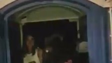Seyyar Tuvalet Kapısından Partiye Çıkan Yol